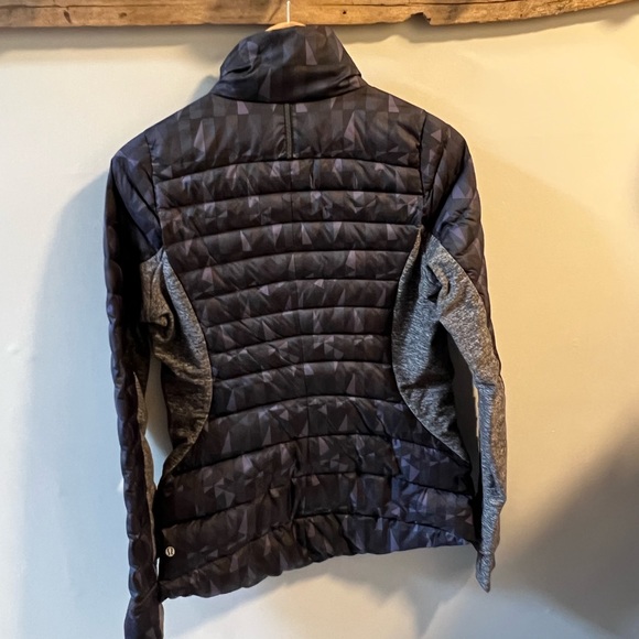 EUC Lululemon Fluff Off Jacket size 8 - Picture 7 of 9